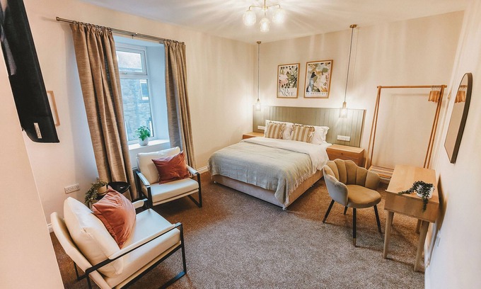 Amble Haus | The Postman’s Hut — a stunning, newly refurbished retreat in the heart of Amble.