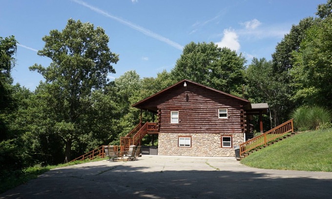 New Philadelphia Kabine | Deerwood Cabin - 5 Schlafzimmer Hütte zu vermieten - Schlafmöglichkeiten für 20