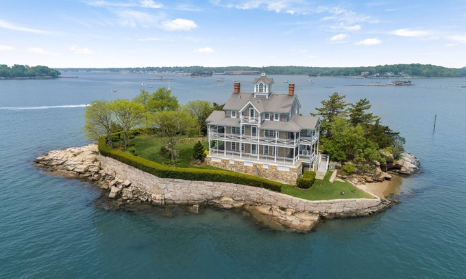 Branford Haus | The Queen of the Thimble Islands