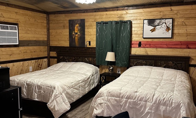 Alexander Kabine | The Rested Duck Mallard Room