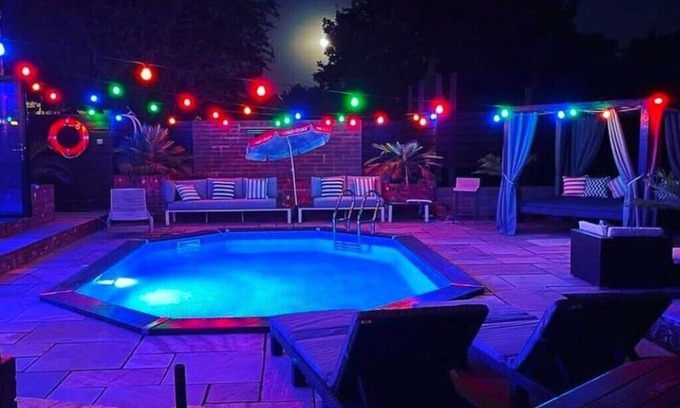 Blaenavon Bed & Breakfast | The Retreat at Little Oaks | Wellness Escape, UNESCO Blaenavon with Pool & Sauna