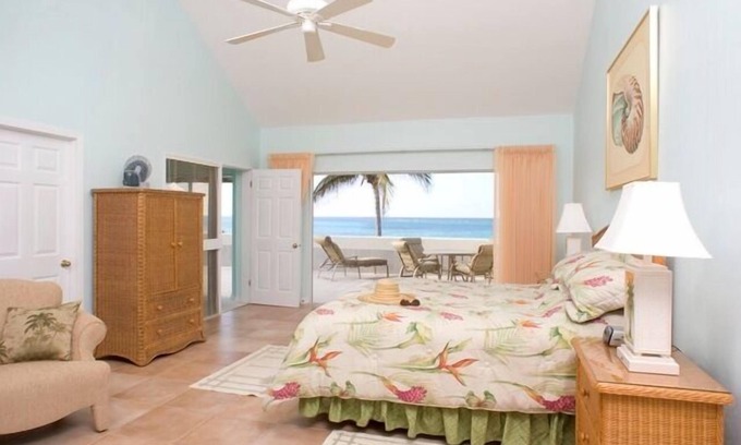 Rum Point Eigentumswohnung | Der Rückzug am Rum Point Unit # 28. Atemberaubende 3BR Oceanfront Penthouse Condo