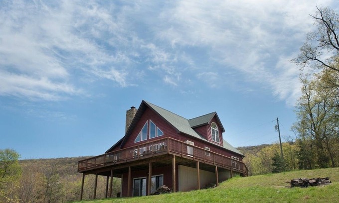 Berkeley Springs Haus | The Retreat at Upland Trail - 30 acres, Mountain Views, sleeps 10