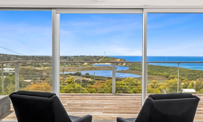 Fairhaven Haus | THE RIDGE - fantastic views in Fairhaven with space for the whole family!