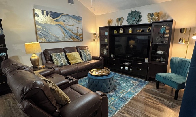 Myrtle Beach Haus | The Right End Retreat (10 Minutes to the Beach)