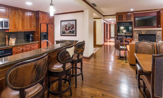 Aspen Haus | The Ritz-Carlton Club, 3 Bedroom Residence 8202, Ski-in & Ski-out Resort in Aspen Highlands