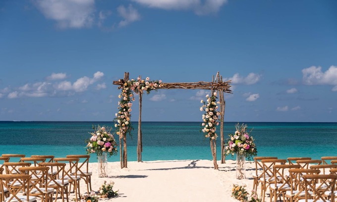 Seven Mile Beach Resort | The Ritz-Carlton, Grand Cayman