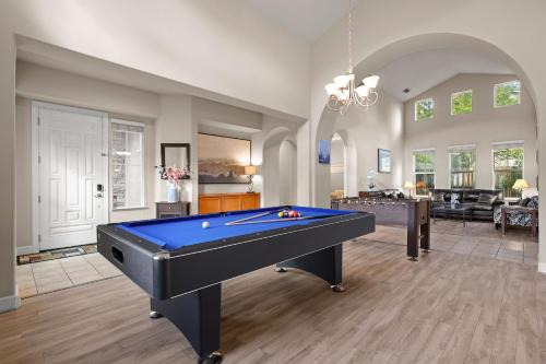 South Bechelli Haus | The Rivercrest Branch House - Close to Costco, Boat Ramp, Fishing, and Shopping