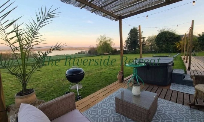 Blakeney Wohnmobilvermietung | The Riverside Retreat