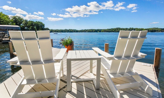 Elkhorn Haus | The Robin on Lauderdale Lakes