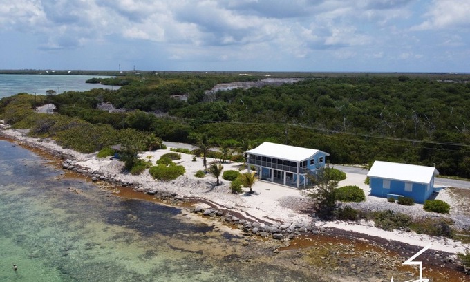 Little Cayman Haus | The ROCK HOUSE with Private Beach on Little Cayman