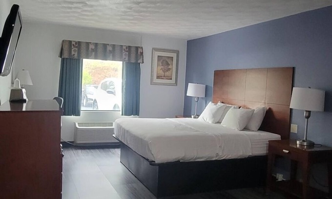 Akron Hotel | The Royal Inn & Suites