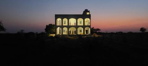 Mendarda Kabine | The Royal Relics