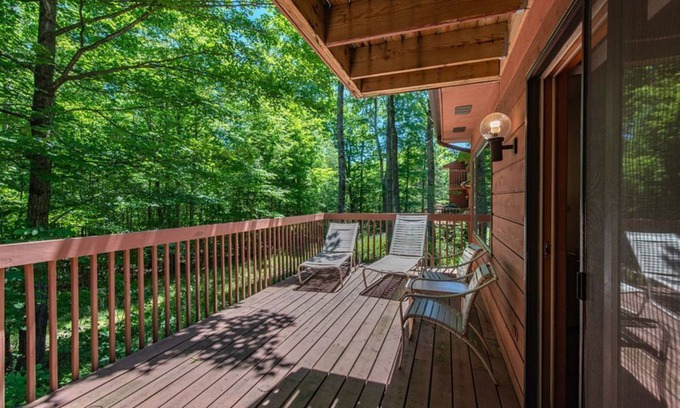 Baileys Harbor Eigentumswohnung | The Rushes 2BR Condo with Fireplace & Lakefront Views