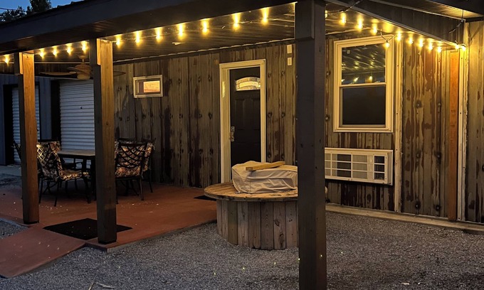 Loretto Wohnung | The Rustic Suite on Bourbon Trail