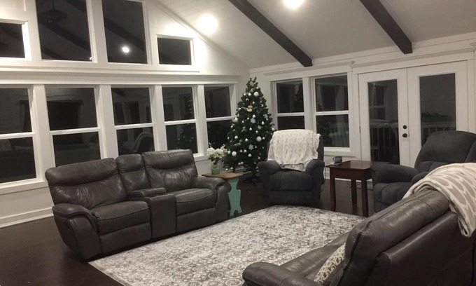 Helmsburg Haus | The Sanctuary - 14 Hektar mit privatem Teich / Wanderwegen im schönen Brown County