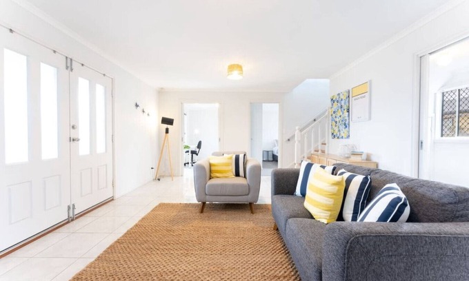 Goolwa Beach Haus | The Sandpiper- Fire place, Pet and Family Friendly