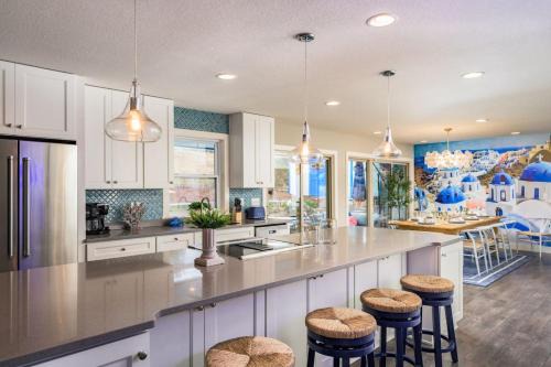 Scenic Heights Haus | The Santorini Retreat Pool Hot Tub Game Room