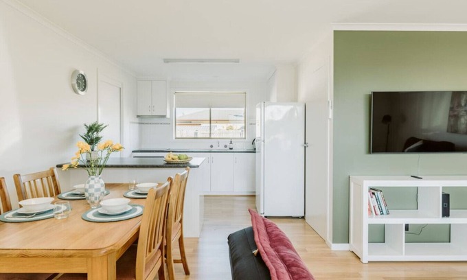 Devonport Haus | The Seaside Spot Devonport