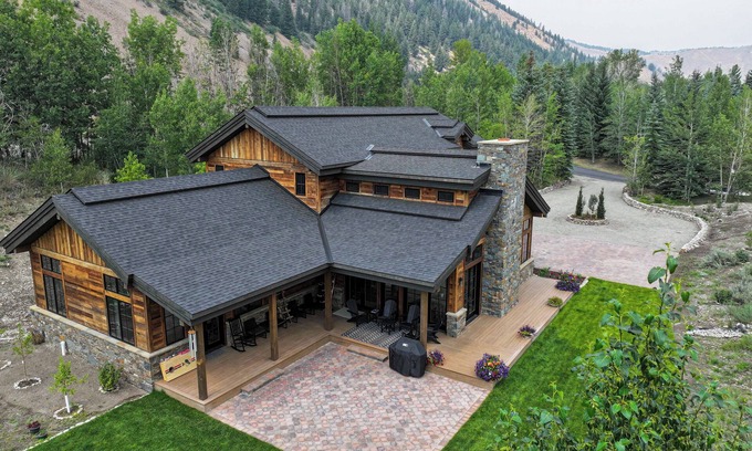 Sun Valley Haus | The Sheepbend Home - Luxury Home Steps to River!