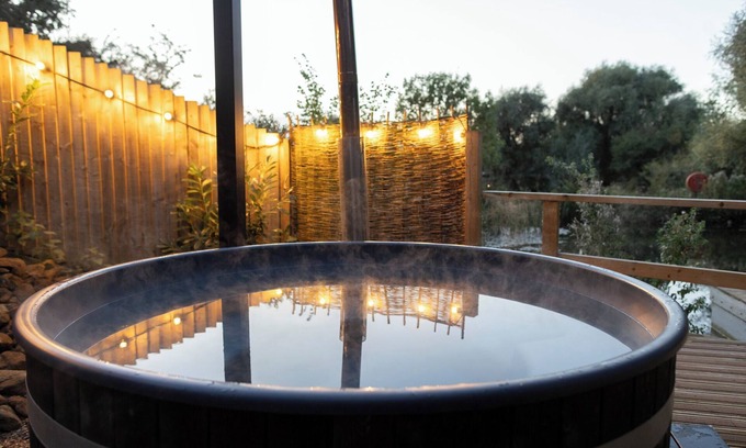 Thorpe Haus | The Shepherds Hut at Bridge Lake Farm & Fishery