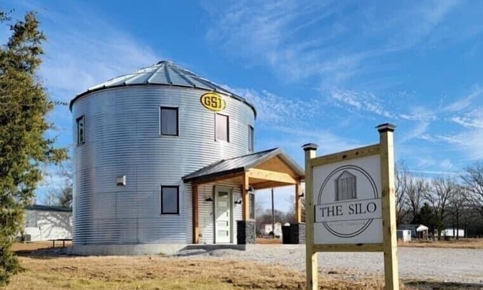 Vian Haus | The Silo - Unique Experience, Lake, Firepit, BBQ