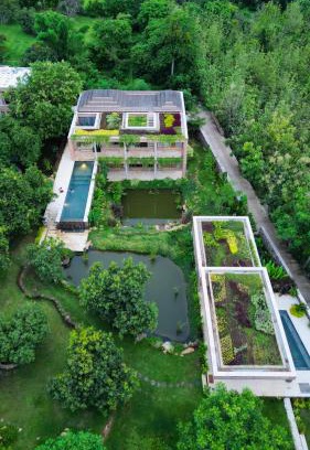 Banjartegehe Villa | The Sinaba Orchard's Pondhouse