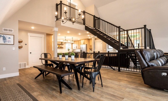 Lava Hot Springs Haus | The spacious “LavaBarn” in Lava Hot Springs