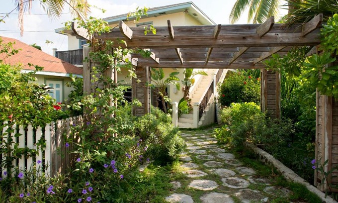 Dunmore Town Kabine | The Sugar Apple Lodging