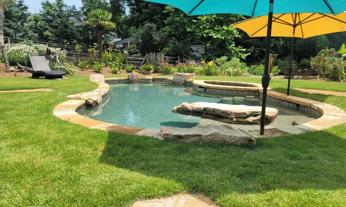 Roswell Wohnung | The Suite At Canton Street in Downtown Roswell with pool