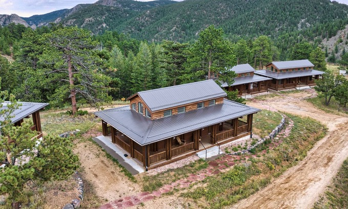 Allenspark Kabine | The Sundance 3 at Pathways Ranch!