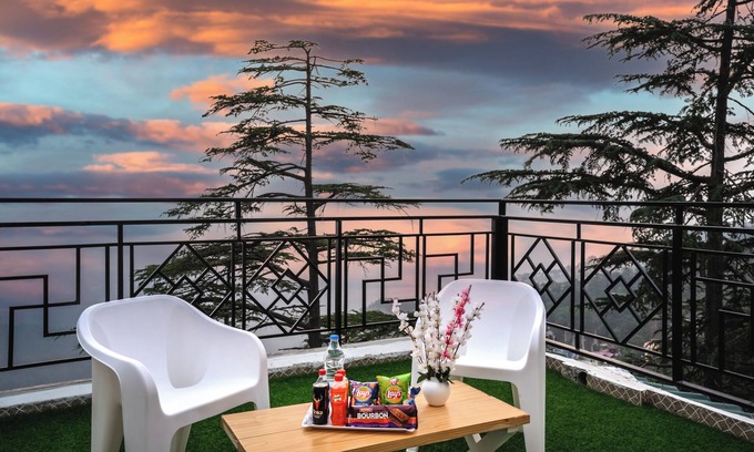 Shimla Wohnung | The Sunset Abode Shimla 4BR Valley Views