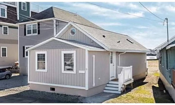 Hull Haus | The Sunset Bay Retreat - Cozy Beach Bungalow