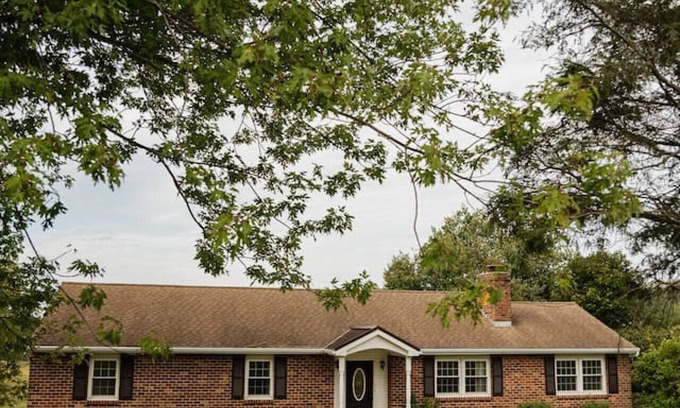 Parkesburg Haus | The Sunsets Overlook