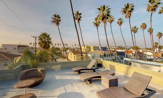 Old Towne Haus | The Swaying Palm Haaven