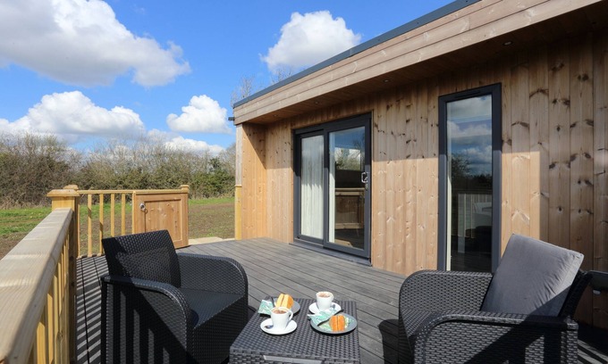 Loppington Hütte | THE SWIFT, pet friendly, character holiday cottage in Wem