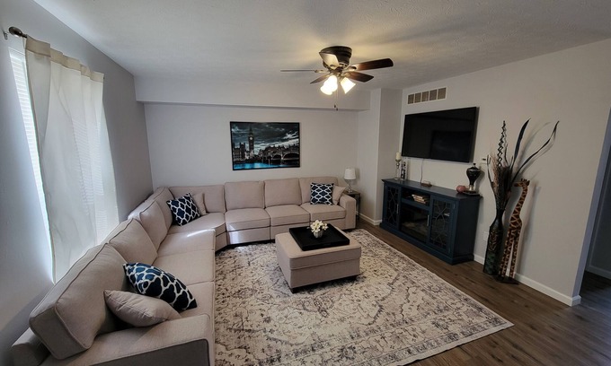 Williamstown Haus | The Third Monkey 2 Miles from Ark Encounter