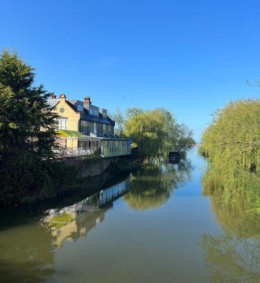 Ely Bed & Breakfast | The Three Pickerels