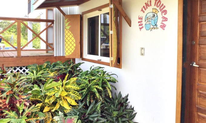 Placencia Wohnung | The Tiki Toucan Tropical Suite + Private Pool