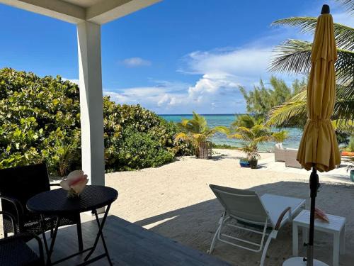 Colliers Bay Haus | The Tropical Breeze Cottage