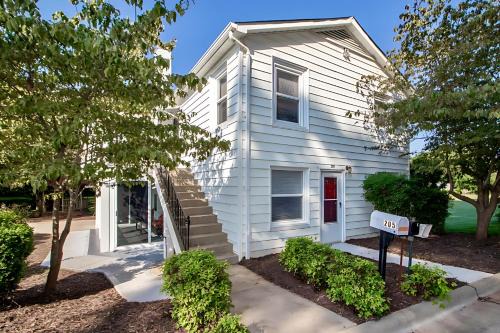 Barium Springs Haus | The Troutman Retreat-Near Lake Norman