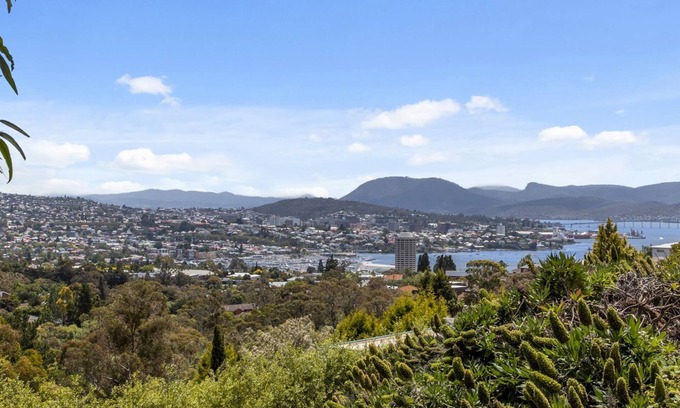 Sandy Bay Wohnung | The View 2 bed unit with stunning Hobart outlook