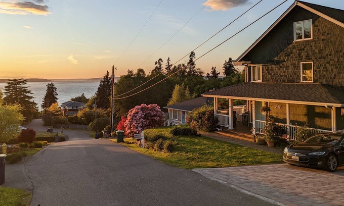 Mukilteo Haus | The View!! 5 mins to the Whidbey Ferry and Sounder train, 10 mins to Paine Field