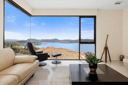 Sandy Bay Haus | The View Sandy Bay 5 bedroom