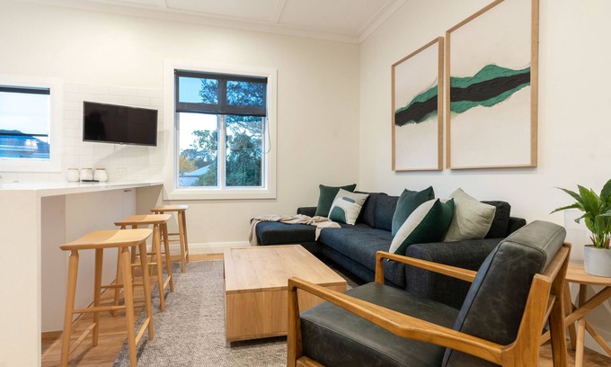 Grey Lynn Villa | The Village Reserve, Upper Reserve