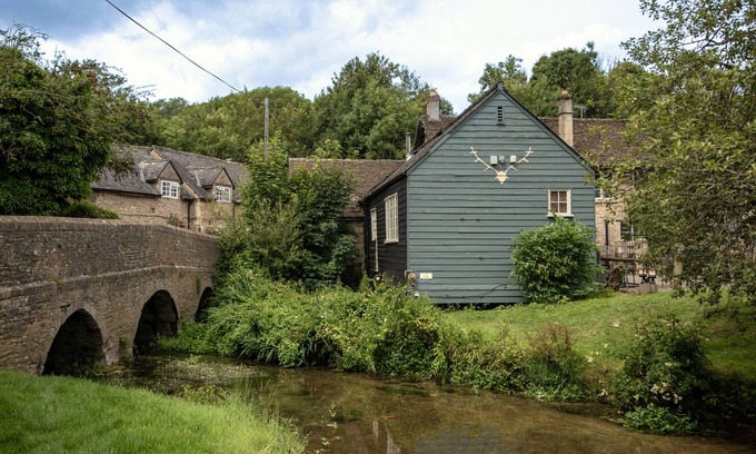 Giddeahall Hotel | The White Hart