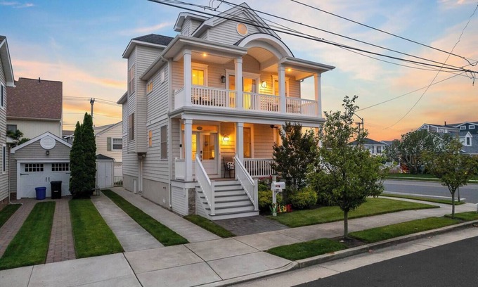 Margate City Haus | The whole group will enjoy easy access to everything from this centrally located place