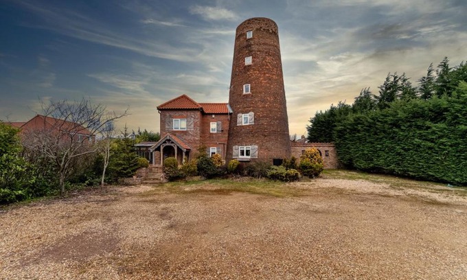 Peterborough Haus | The Windmill by TJ Serviced Property
