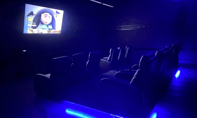 Wellston Wohnung | The Woods Bed & Breakfast Suite, Theater, Event Center, and many more amenities!