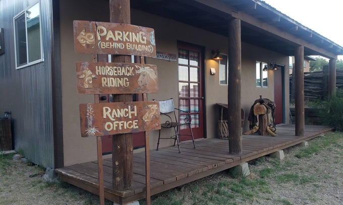 Oracle Resort | The Wrangler @C.O.D. Ranch! Perfect romantic spot for 2 w/ views & hiking trails